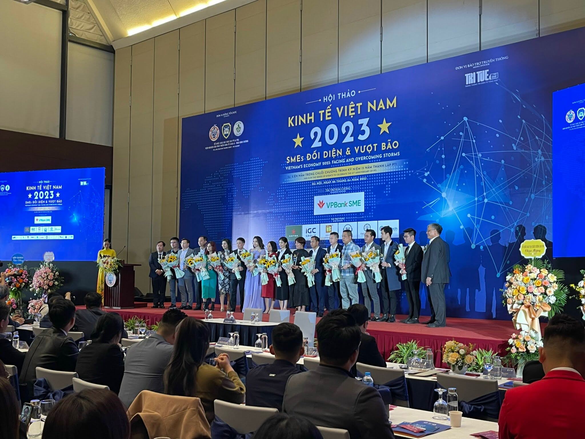 Thang máy An Bình – Nhà tài trợ bạc Hội thảo “Kinh tế Việt Nam 2023- SMES Đối diện và vượt bão”