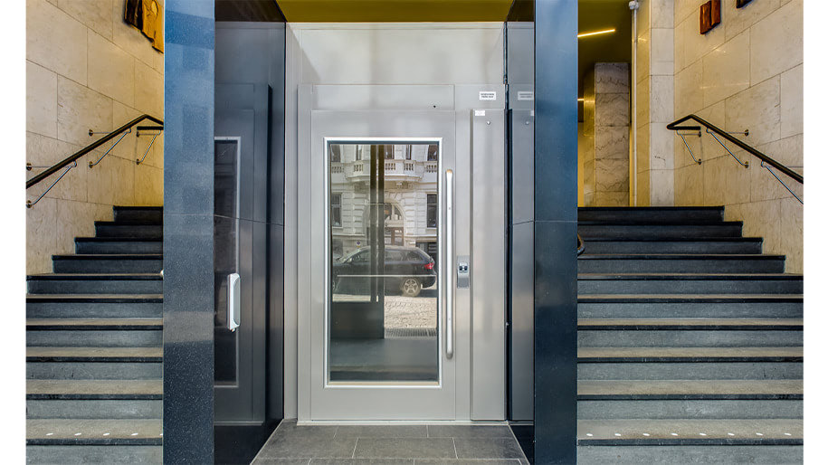 Đặt thang máy sai vị trí dễ gây “bí năng lượng” trong nhà? Cách xử lý hợp phong thủy