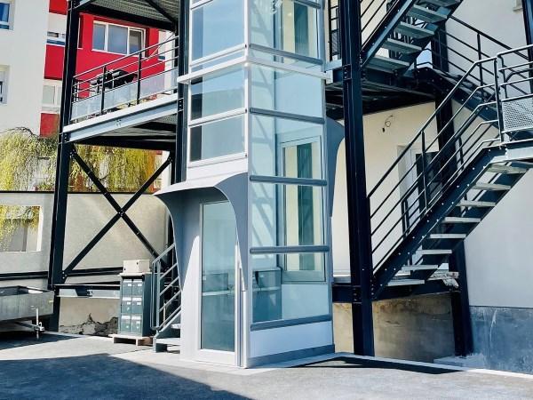 Thang máy ngoài trời giải pháp đột phá cho nhà phố hẹp ngang